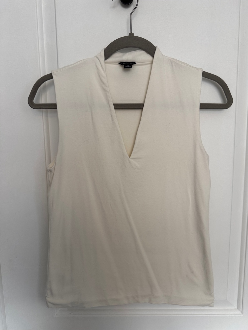 Ann Taylor Sleeveless V-Neck Tank Top in Cream